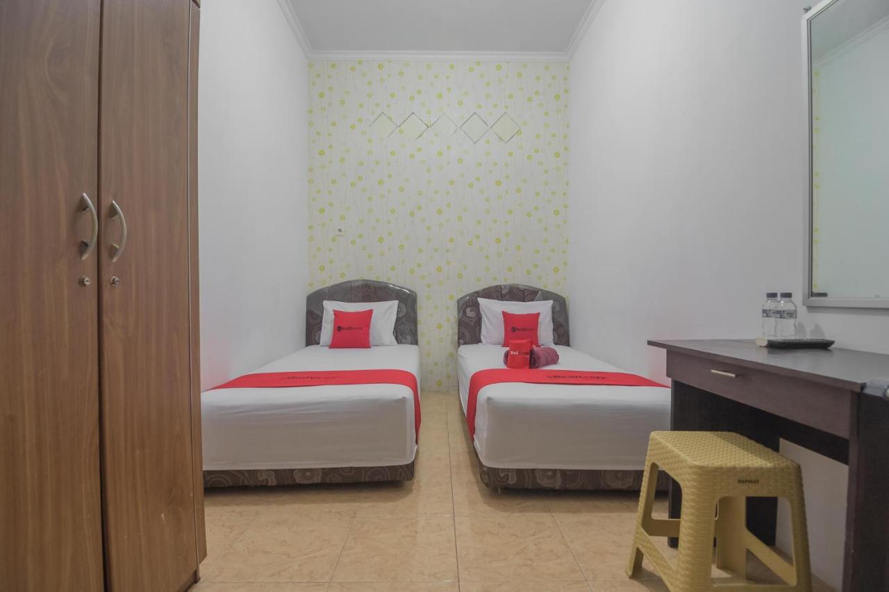 Hotel Reddoorz Near Sepinggan Airport Balikpapan 2 Exterior foto