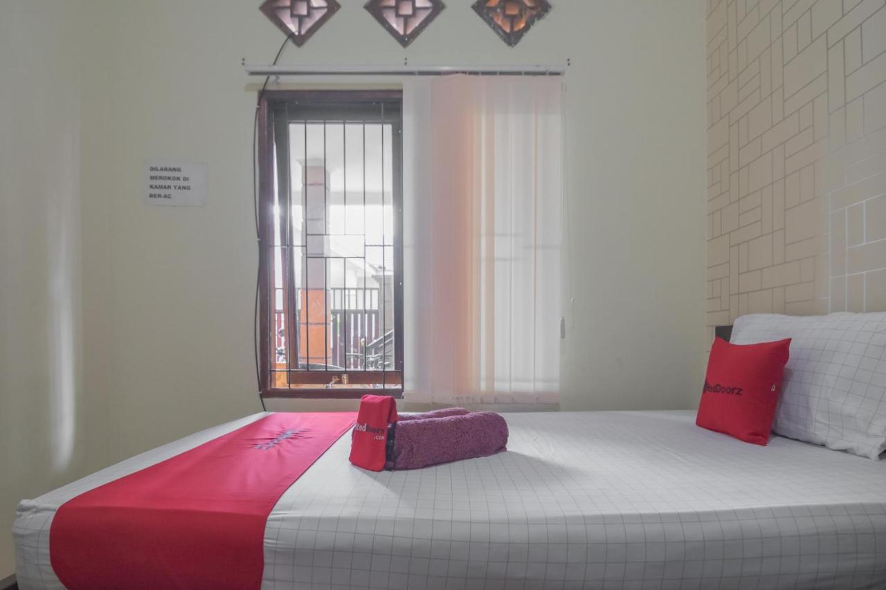 Hotel Reddoorz Near Sepinggan Airport Balikpapan 2 Exterior foto
